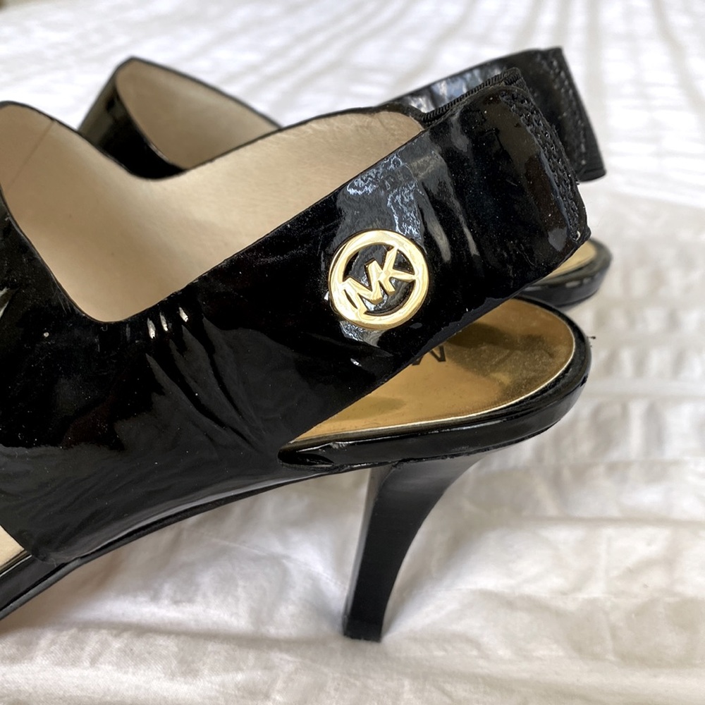 Michael Kors Strappy heels!